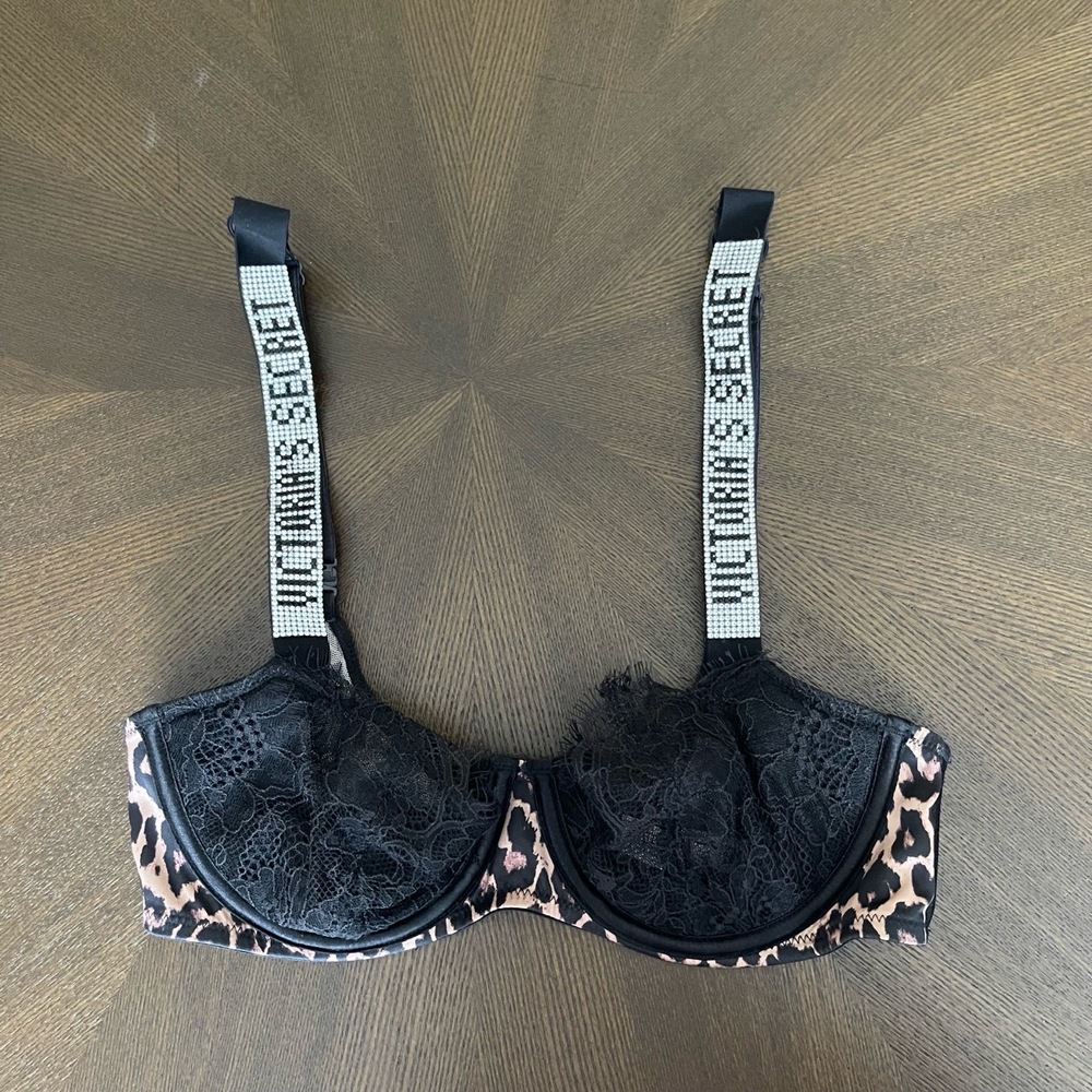 Victorias Secret Bra Womens 32C Black Underwire Animal Print Logo Lace Overlay